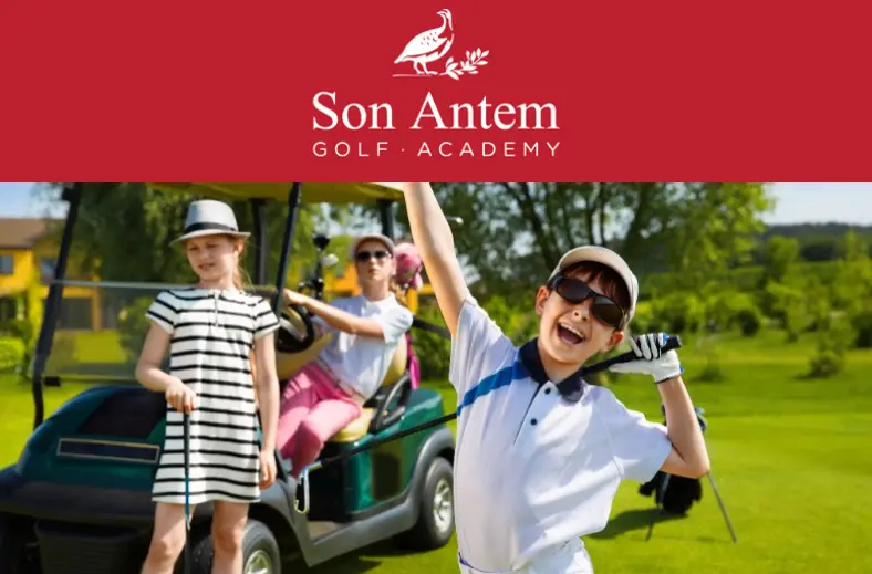Son Antem Junior Academy Golf mit zwei Kindern vor einem Golfwagen